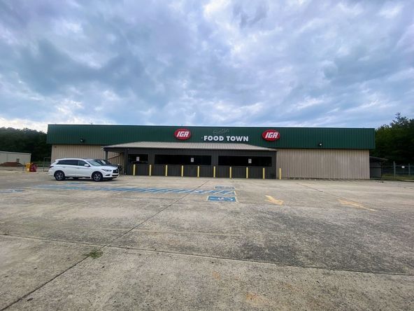 Former IGA Grocery Store : 6071 US --411 , Benton, TN 37307
